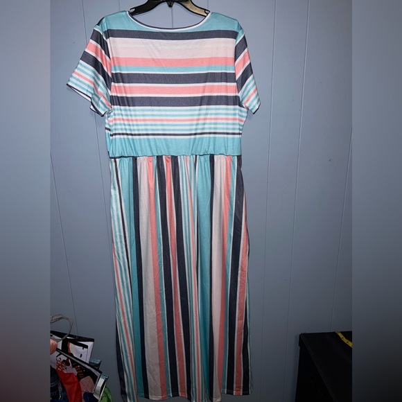 Southern Honey Boutique maxi dress. - Picture 3 of 6